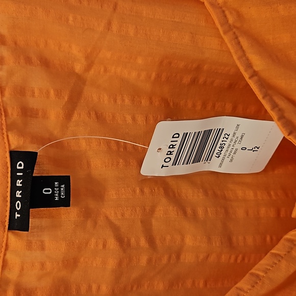 NWT Torrid Seersucker button front puff short sleeve blouse - Picture 3 of 7